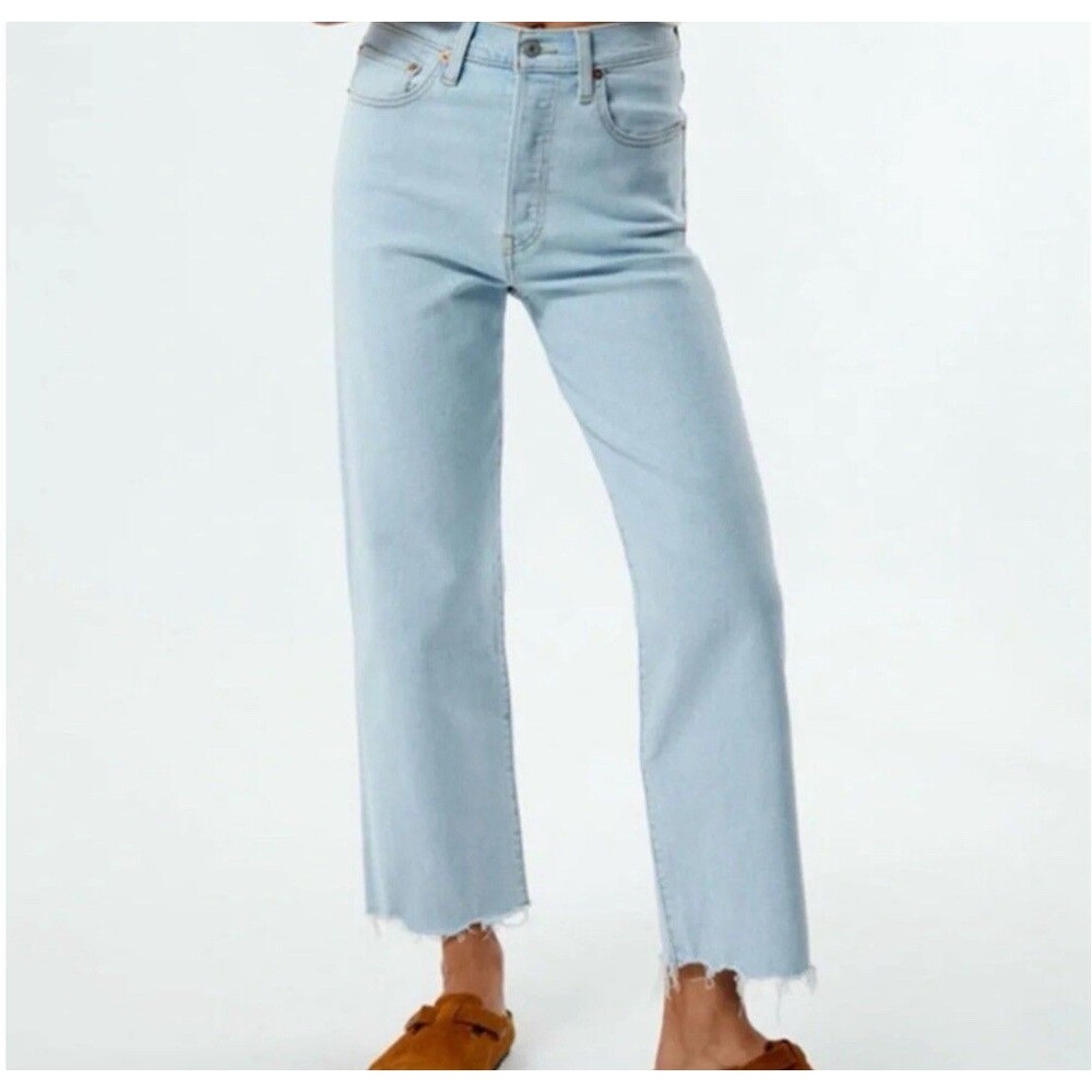 Levi’s Ribcage Straight Ankle Jeans Women’s 31 Light Blue Frayed Hem